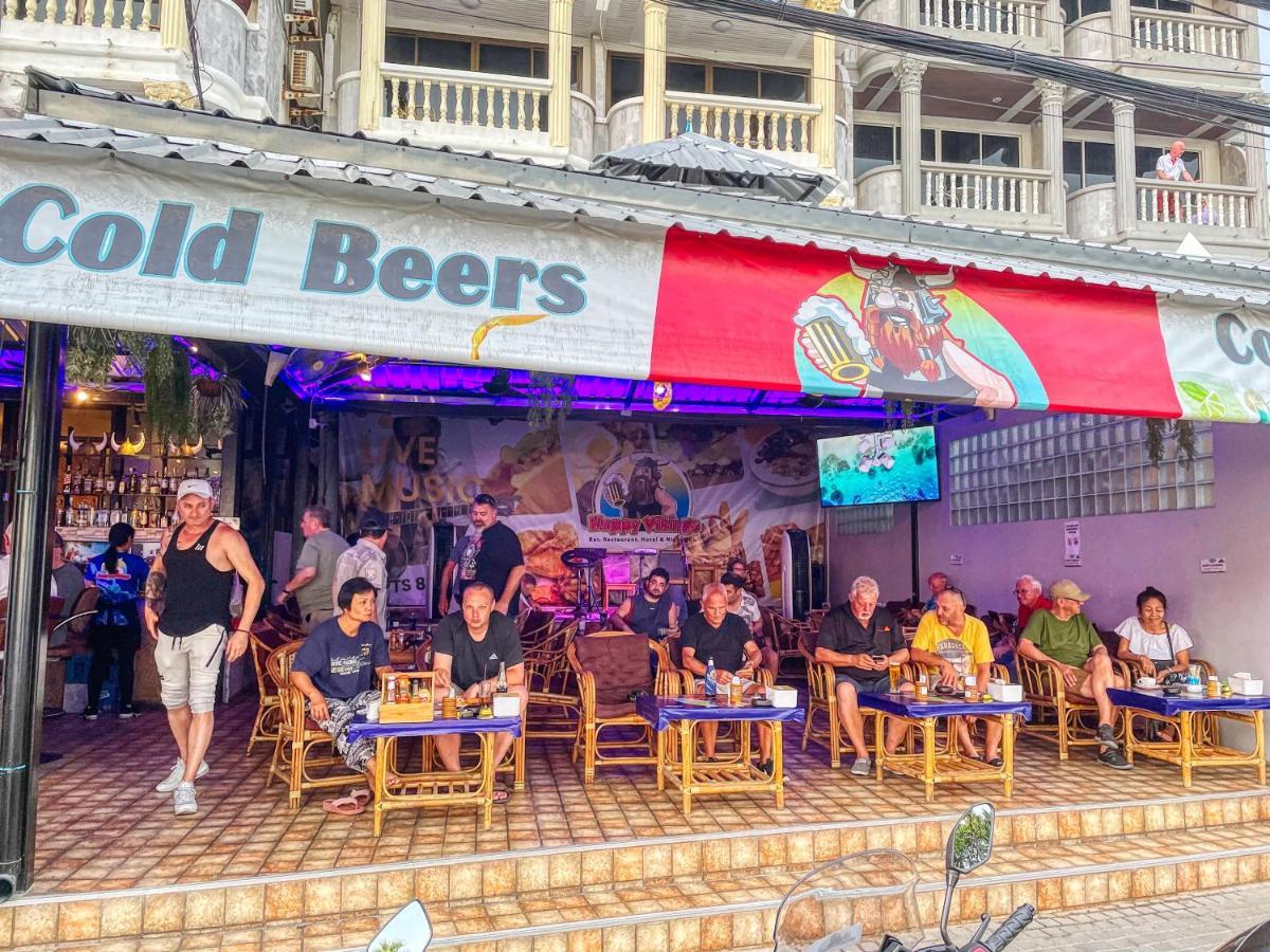 Happy Vikings - Beachfront Jomtien Beach Extérieur photo