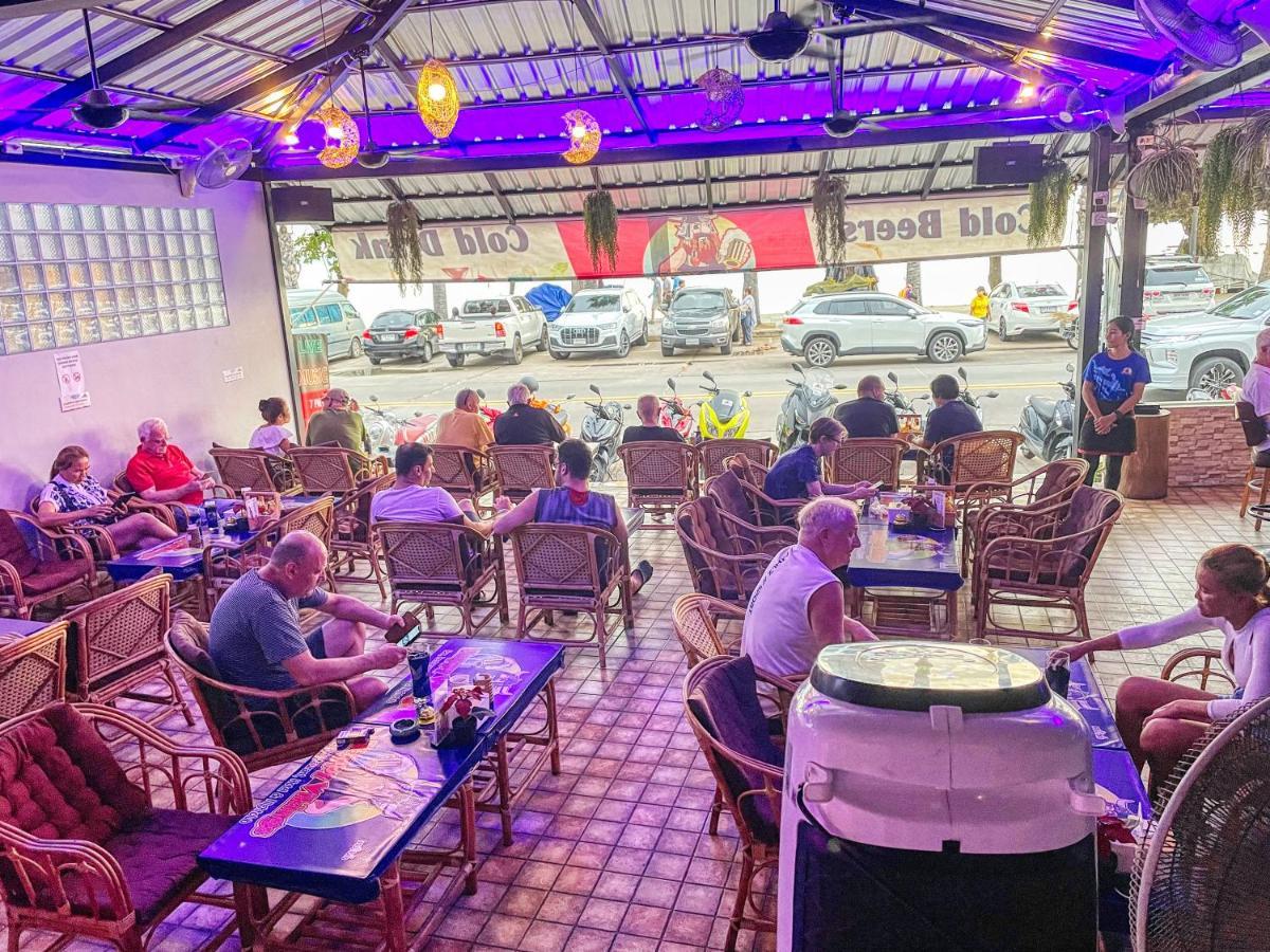 Happy Vikings - Beachfront Jomtien Beach Extérieur photo