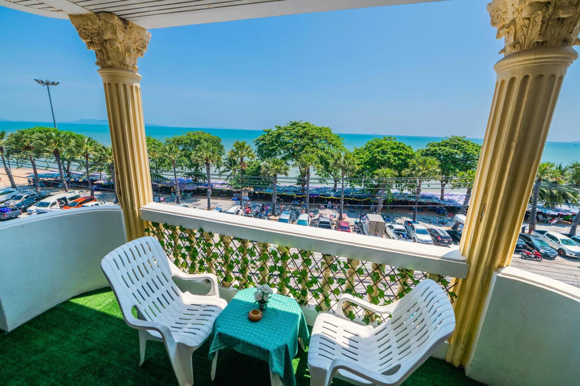 Happy Vikings - Beachfront Jomtien Beach Chambre photo
